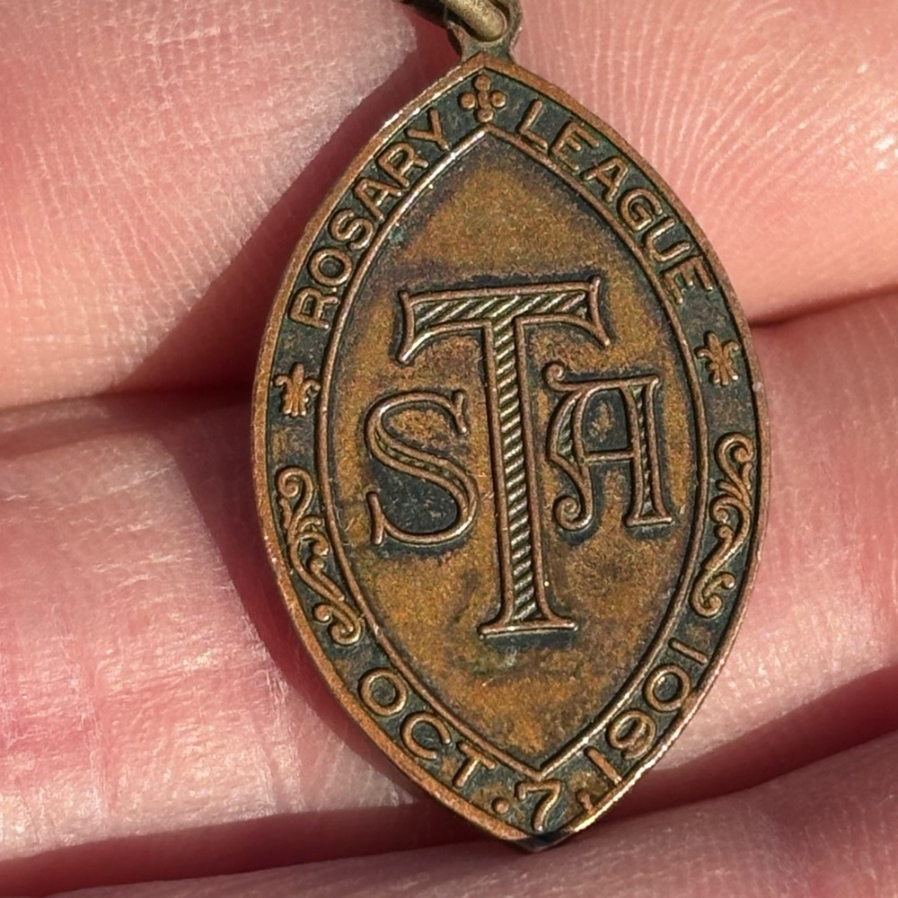 Antique 1901 Our Lady of Atonement Rosary League Medal - Picture 2 of 7